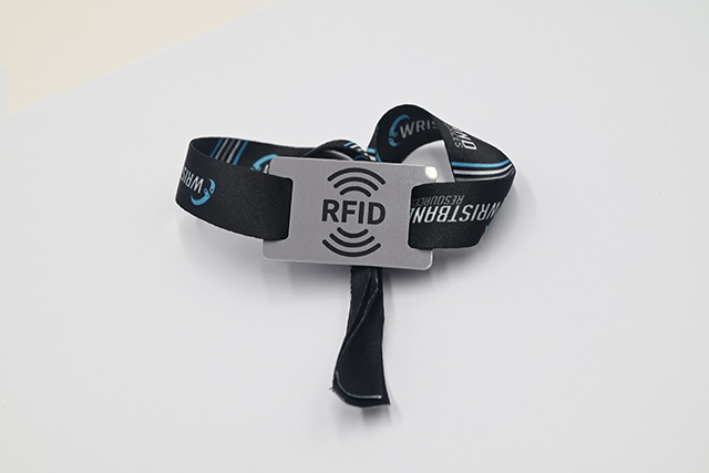 校園卡不僅有統(tǒng)一的布局,還有個(gè)性化的定制 校園卡不僅有統(tǒng)一的布局,還有個(gè)性化的定制